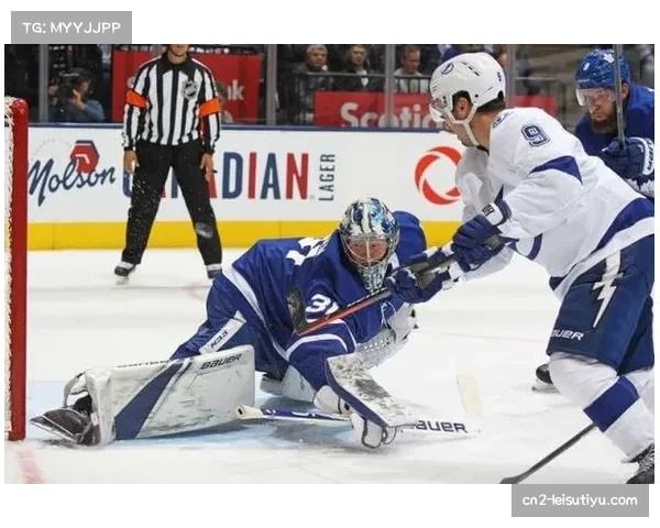 闪电队斯塔姆科斯对阵红翼入第25球 追平奥维契金纪录